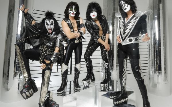 KISS considera Rock and Roll Hall of Fame o institutie „murdara, corupta si distorsionata”
